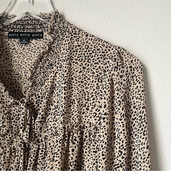 HYFVE Women’s Black and Cream Ruffle Blouse Size Small - Picture 2 of 5